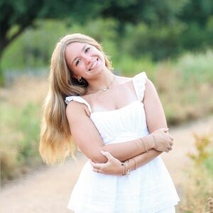 Meet your Posher, Ava